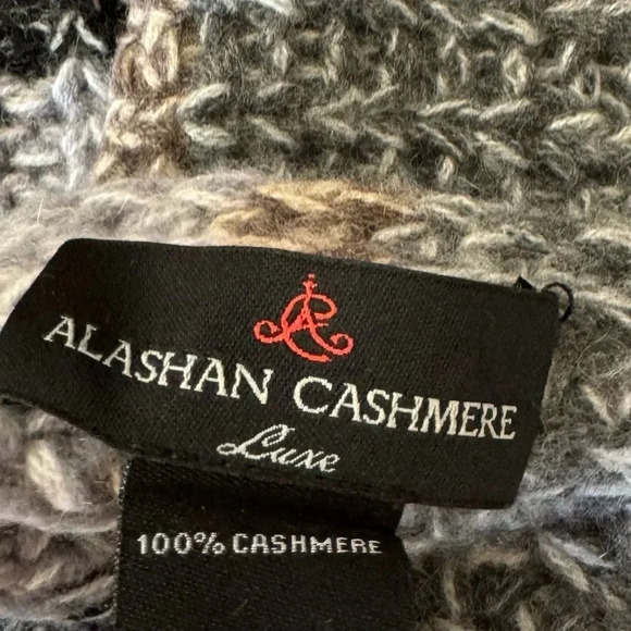 Alashan Cashmere Luxe 100% Gray Striped Circle Scarf Knit Soft Warm - Picture 2 of 4